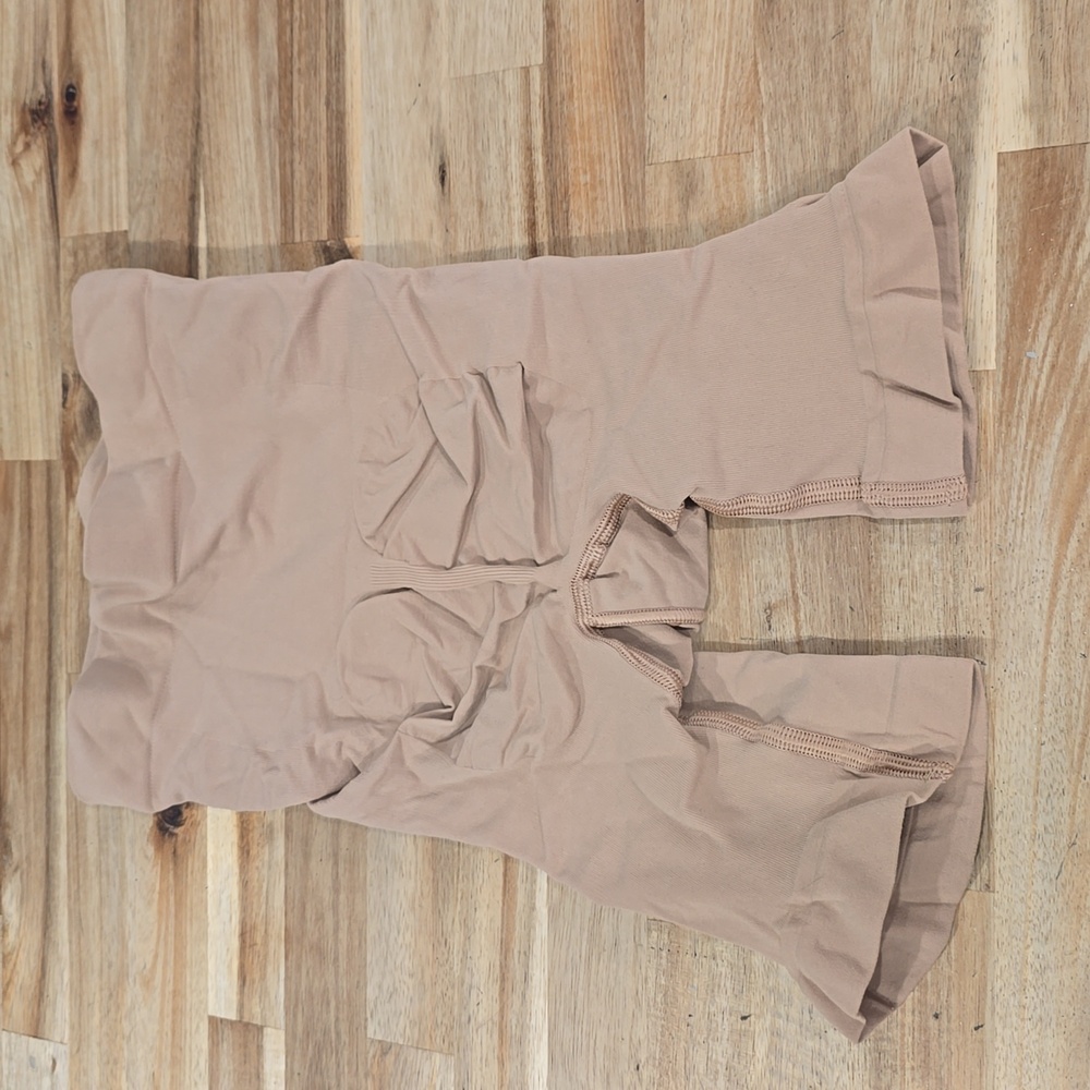 SKIMS Kim Kardashian Women's Small Sculpting Shapewear Shorts New w/out Tags! - Picture 2 of 4
